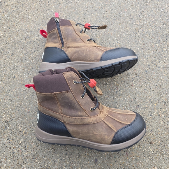 UGG Kids Boots in Brown and Black - Picture 9 of 12